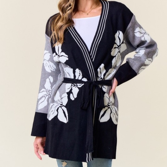 New nwt ON BLUE BLACK WHITE SWEATER CARDIGAN S M L - Picture 1 of 4